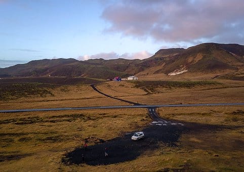 Visite l'Islande en bus/voiture à travers les routes typiques