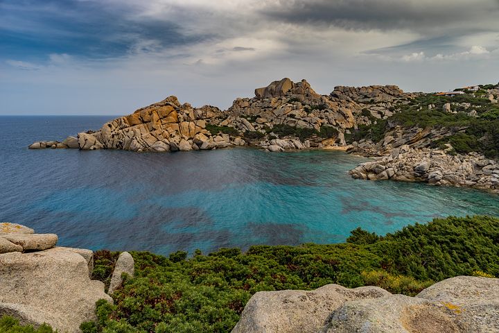 Trek en Sardaigne vue sur la mer Akaoka