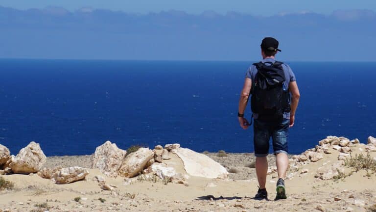 Randonnée îles Canaries face à la mer Akaoka