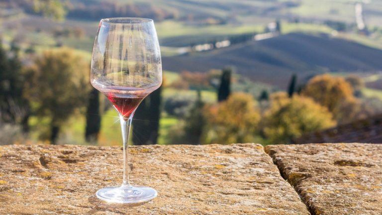Randonnée Italie en Toscane dégustation de vin Akaoka