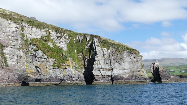 Aventure de Dingle : Falaises sur la baie