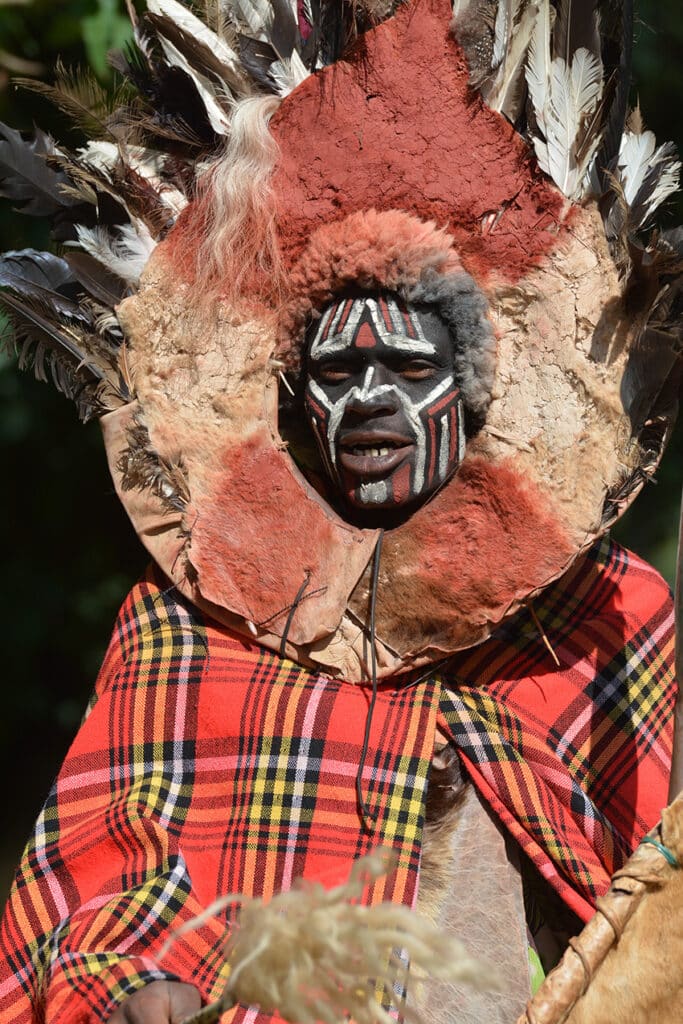 Safari au Kenya à la rencontre du chef de la tribu Samburu habillé traditionnellement Akaoka