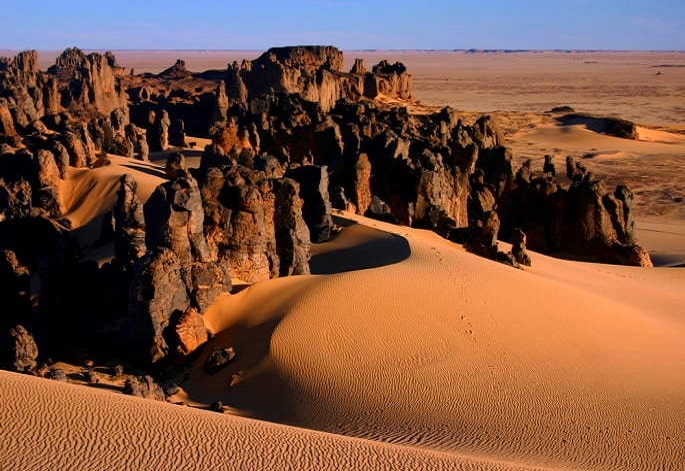 Voyage Algérie Tassili : les massifs montagneux dans le Désert Hoggar Akaoka