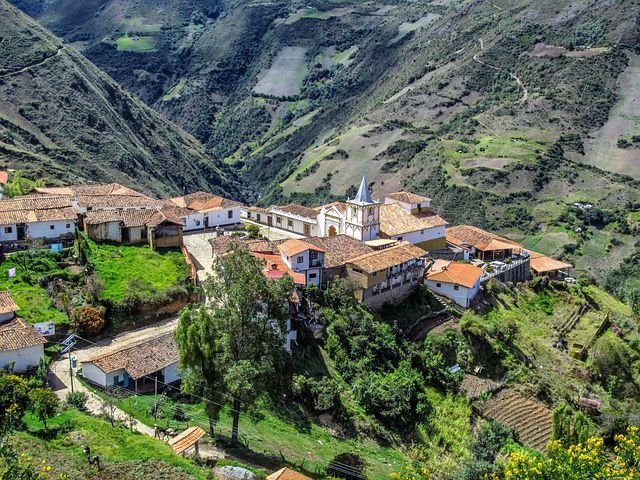Trekking au Venezuela : village de Mérida au cœur des montagnes verdoyantes Akaoka